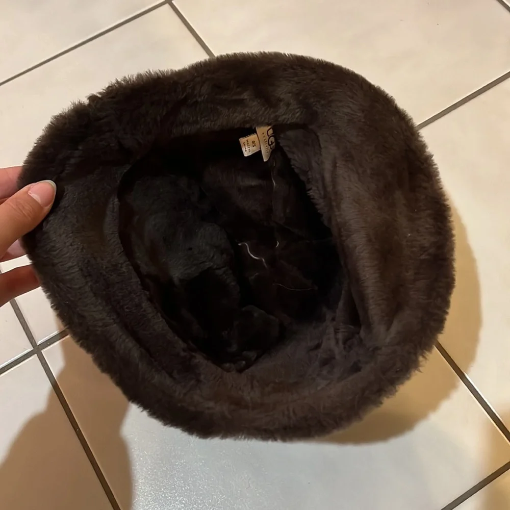 UGG HAT - Picture 3 of 4